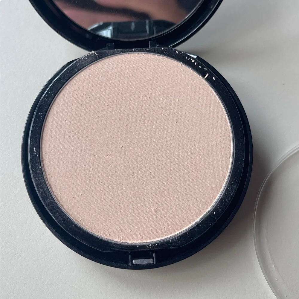 bareMinerals BARESKIN Perfecting Veil in Light to Medium